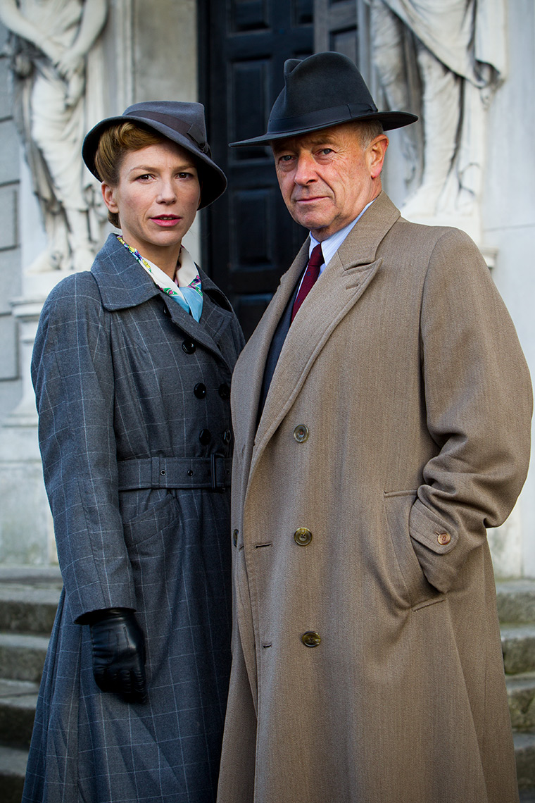 FOYLES WAR : Michael Kitchen and Honeysuckle Weeks